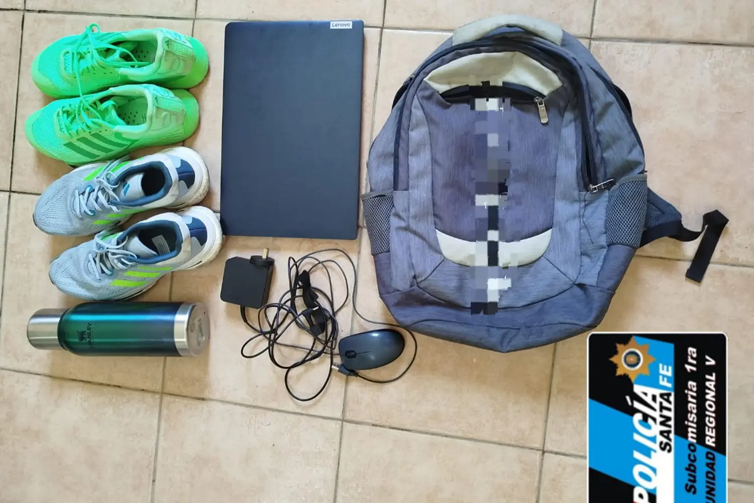 Rompió un vidrio y se metió a una casa a robar: se llevó una notebook, zapatillas y una mochila