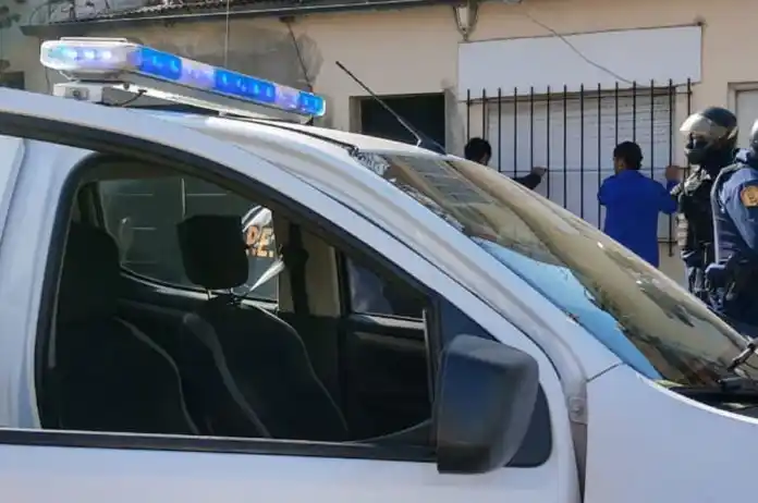 Una pareja asaltó una panadería e hirieron al dueño de un balazo