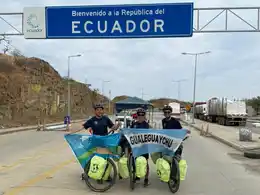 Los biciviajeros de Gualeguaychú cruzaron una nueva frontera en su ruta camino al Mundial 2026