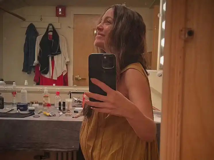 La cantante mexicana tiene cinco meses de embarazo.