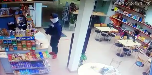 Delincuente armado asaltó el minishop de la estación de servicio de Arrate