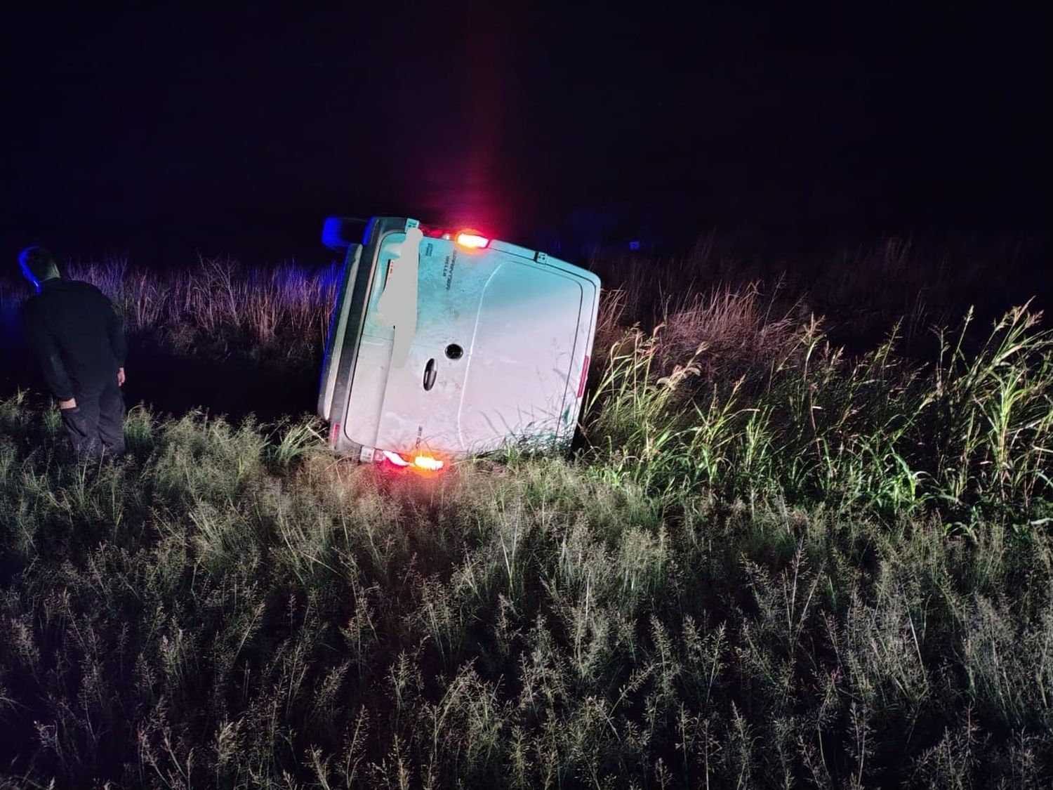 Volcó una camioneta en Ruta Nacional 11