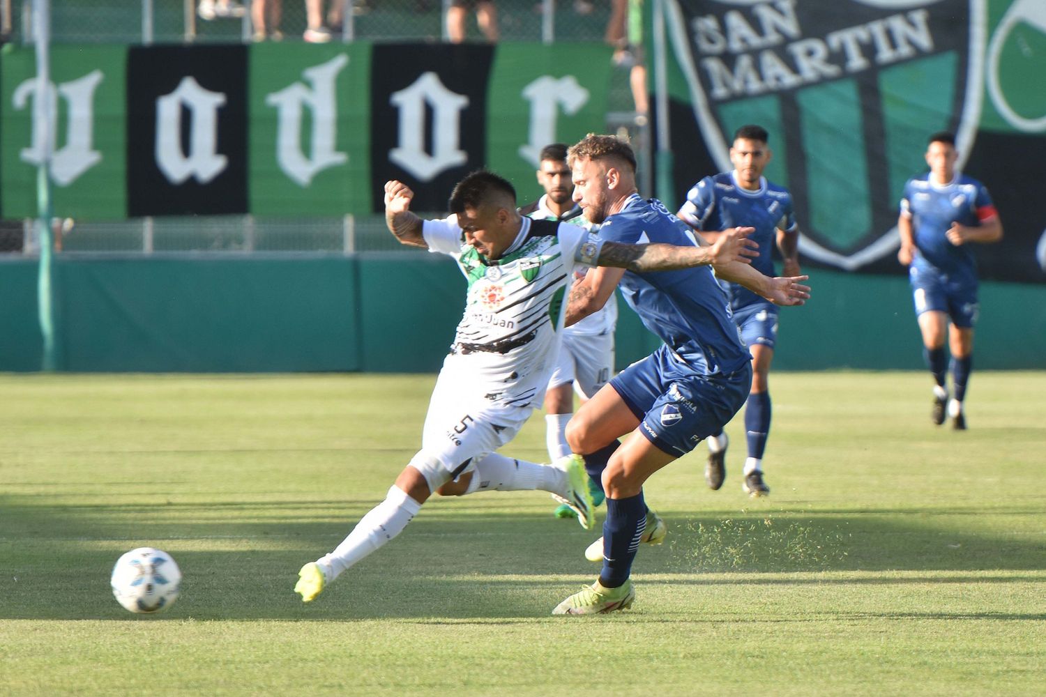 Alvarado perdió en su estreno de la temporada