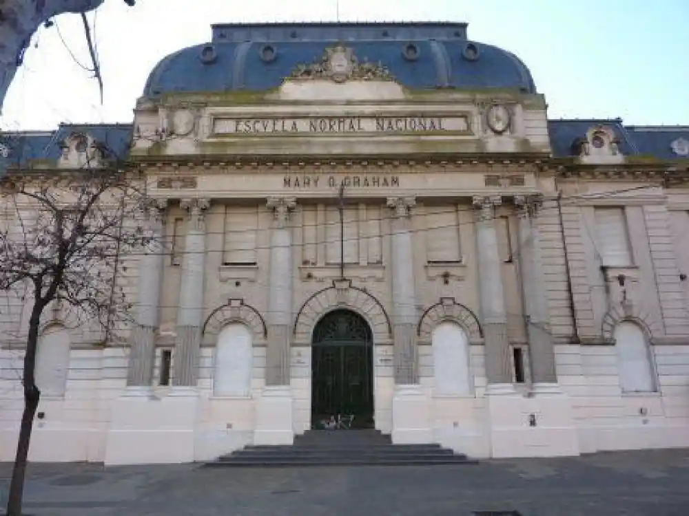 Amenazas de bombas en escuelas de La Plata: La Justicia busca iniciar los juicios contra los autores