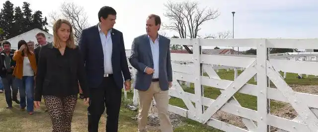Bordet llevó a Nogoyá créditos blandos para el sector lechero
