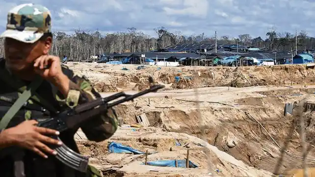 Perú desplegó un operativo militar para contrarrestar a la mafia del oro