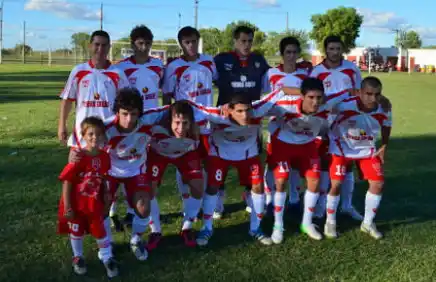 Central Larroque cerró el grupo con una victoria