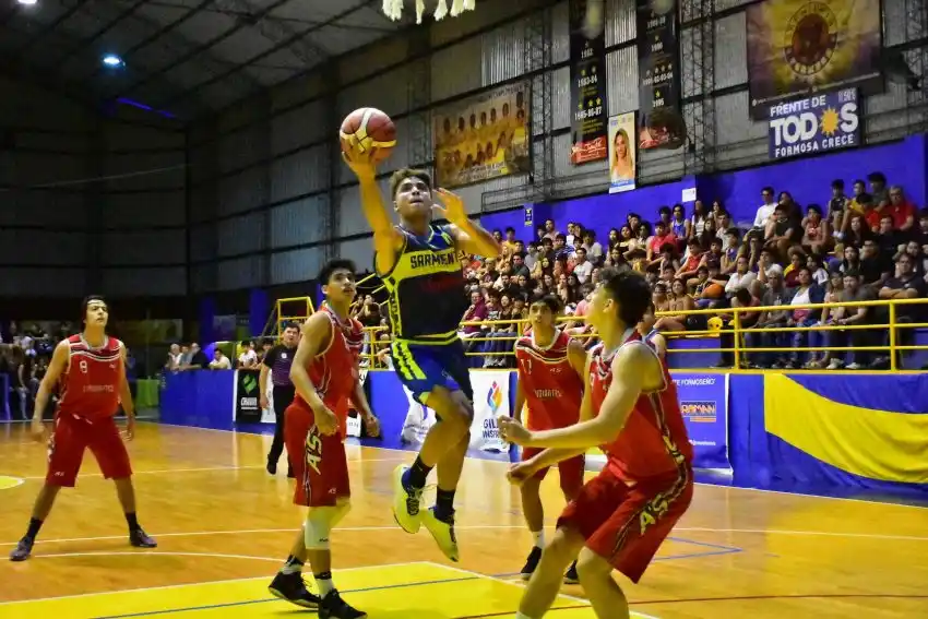 Sarmiento ganó el clásico y le quitó el invicto a Estudiantes