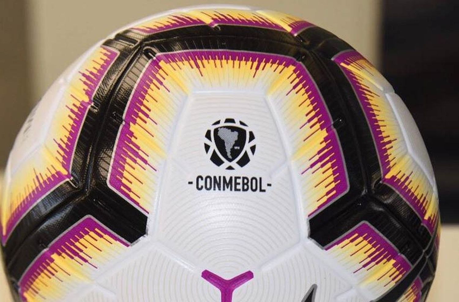 Se presentó la nueva pelota para la Libertadores