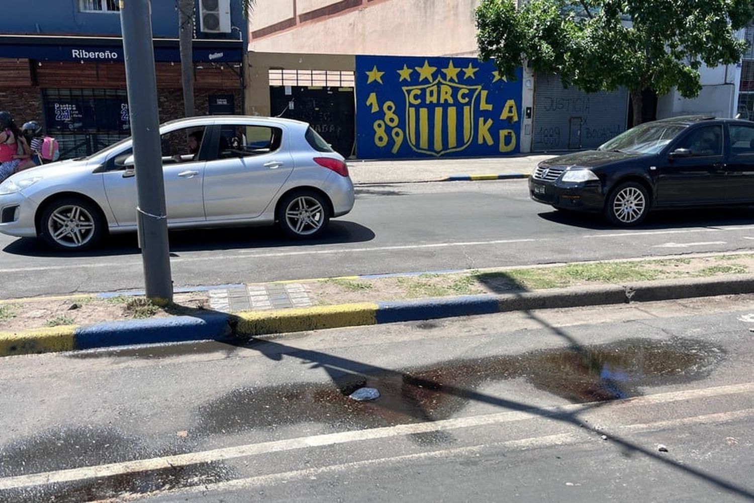 Fue entre Reconquista y Del Valle Iberlucea, a menos de 400 metros del estadio Gigante de Arroyito.