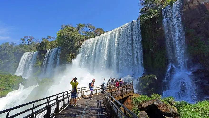 Es una de las Siete Maravillas  del Mundo y es argentina