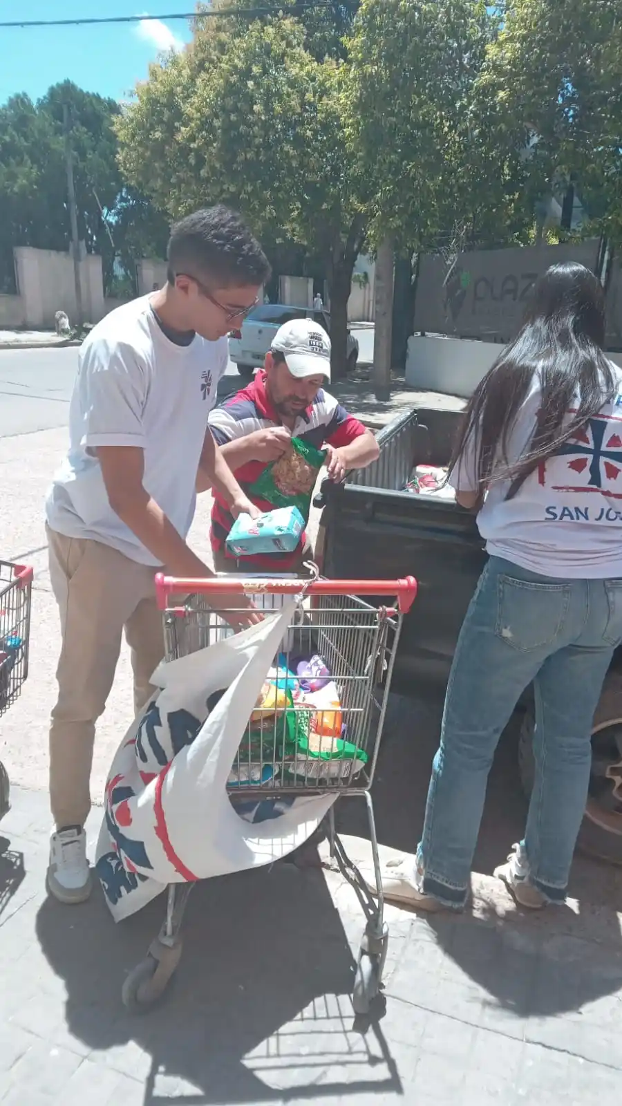 Cáritas realizó la colecta “Una Navidad para todos”