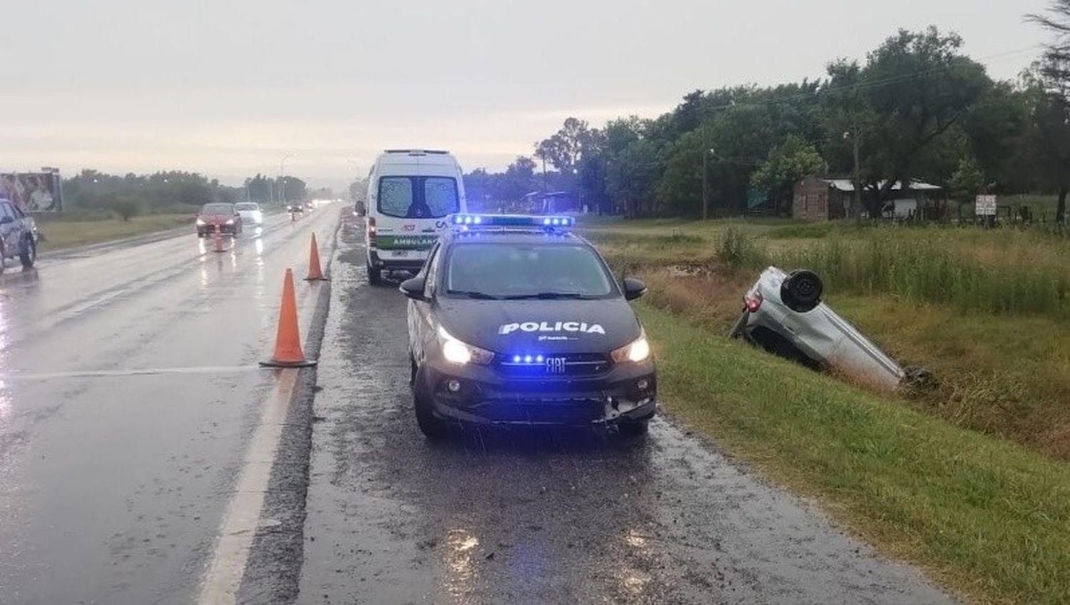 Peritos investigan las causas del siniestro.