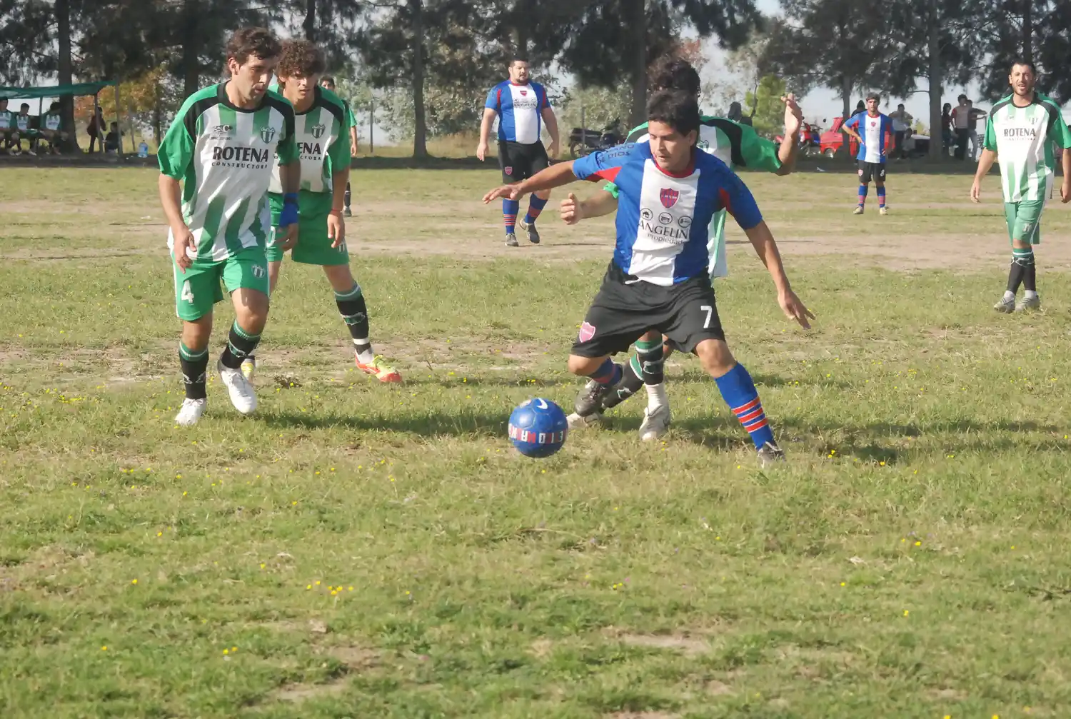 Lideran Cabral en libres y Sud América en veteranos en el torneo de la AFAG