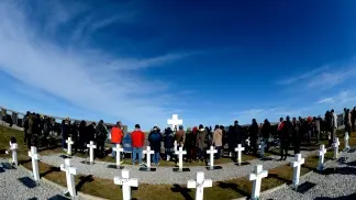 Macri recibirá el 2 de abril a los familiares de soldados caídos en Malvinas