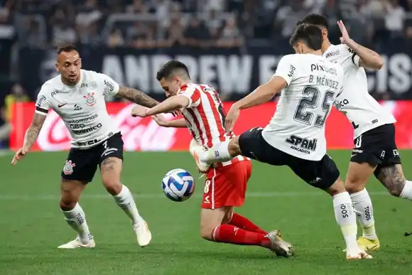 Derrota de Estudiantes LP en Brasil