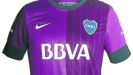 Boca presenta su nueva y polémica camiseta violeta