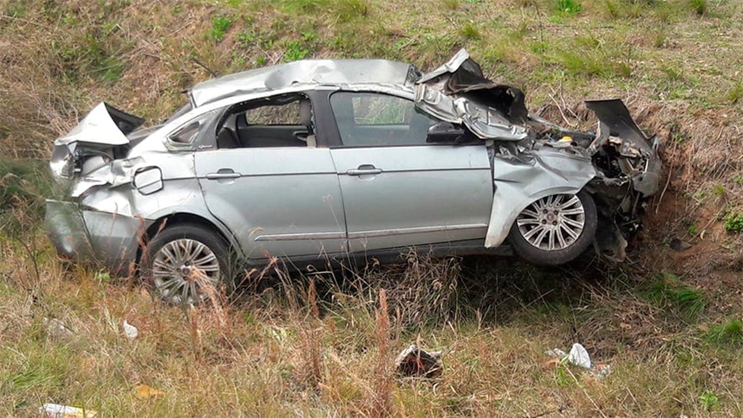 Una médica de 25 años murió tras volcar en la ruta 14