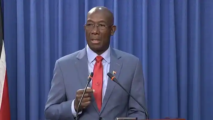 Primer Ministro de Trinidad y Tobago asegura que migrantes venezolanos «asaltan» a ese país