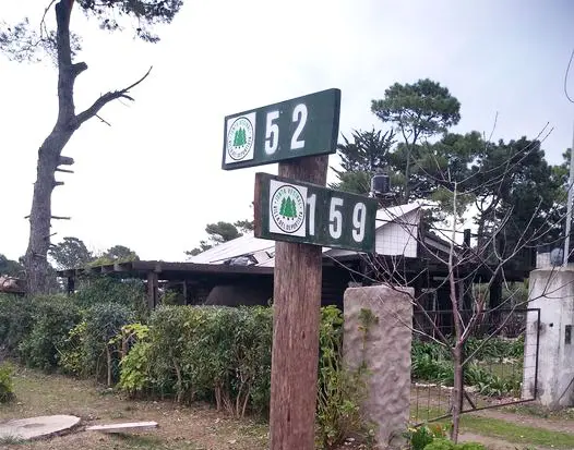 Se colocaron cien carteles en el barrio Villa del Deportista