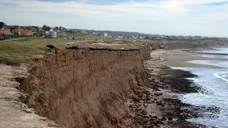 Erosión costera en Mar del Plata: "Hay menos costa en Camet Norte y la arena está avanzando sobre la ruta 11"