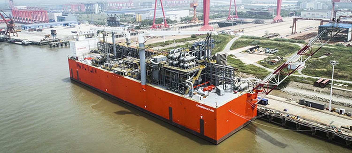 YPF canceló un contrato para producir gas natural licuado en Bahía Blanca