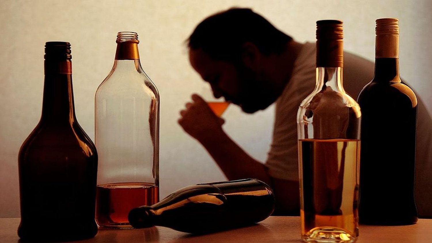 ¡BEBIDA MUERTE LENTA! Conozca cómo identificar un licor PICHE
