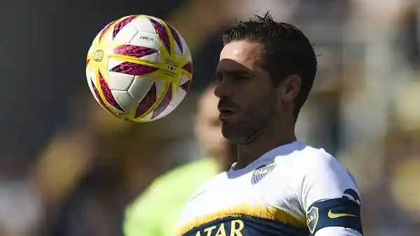 Boca quiere rescindir el contrato de Gago