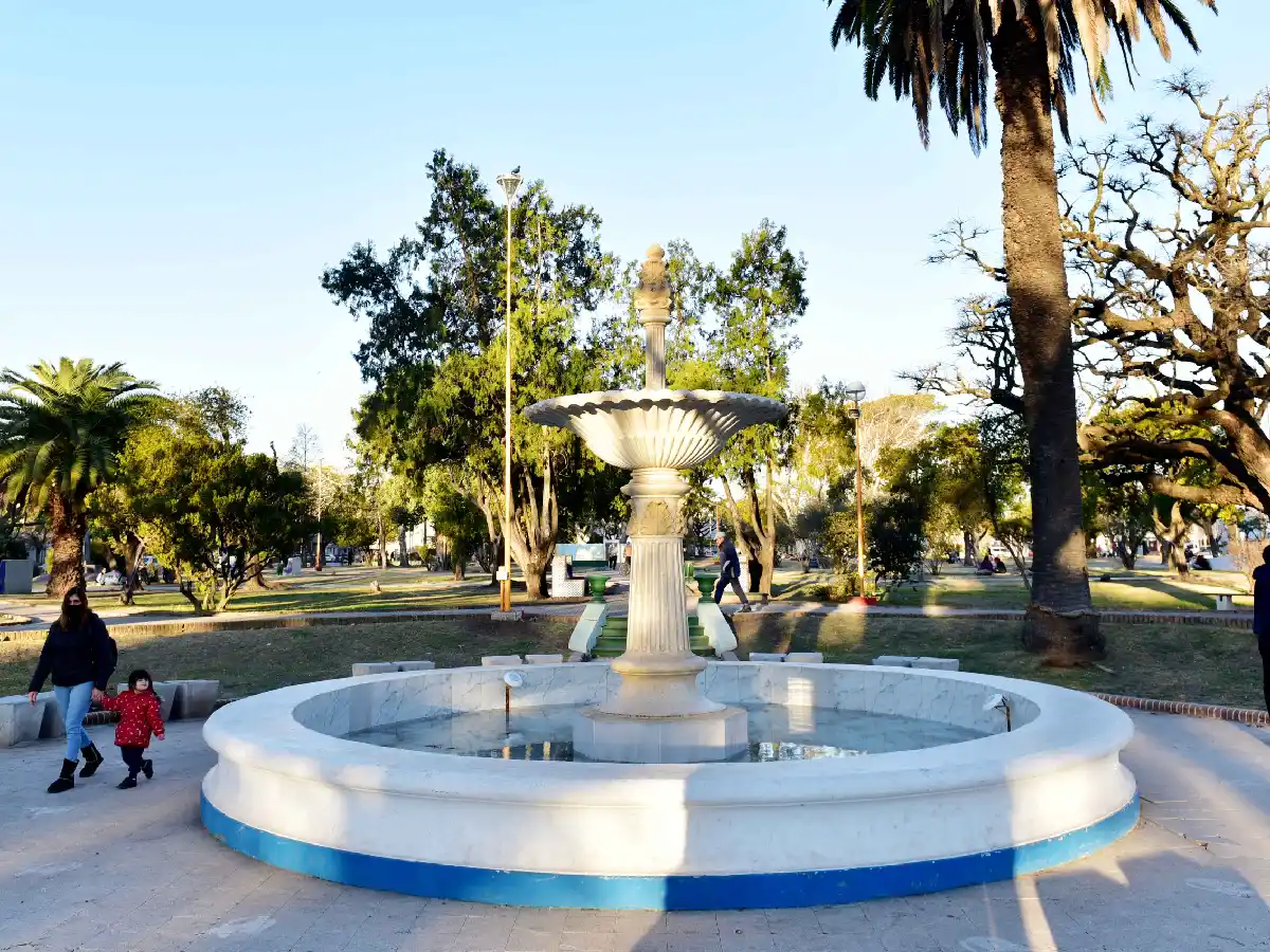 Plazas: por el retorno de postales felices