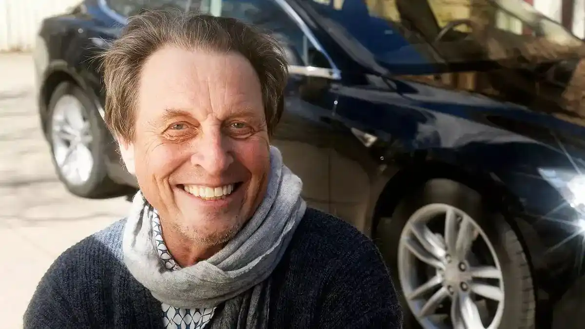 Tendrá un hijo con su hijastra. «Estamos para reproducirnos» afirma quien será padre a los 76 años