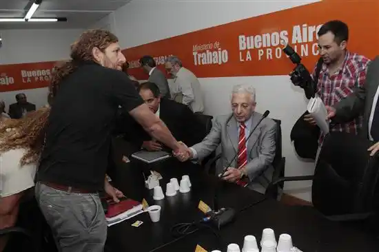 Paritarias 2015: Tras el encuentro con los docentes, la Provincia recibe a los estatales