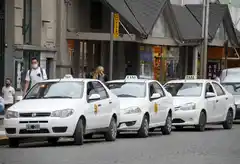 Se define el aumento de taxi que llevaría la bajada de bandera a $170