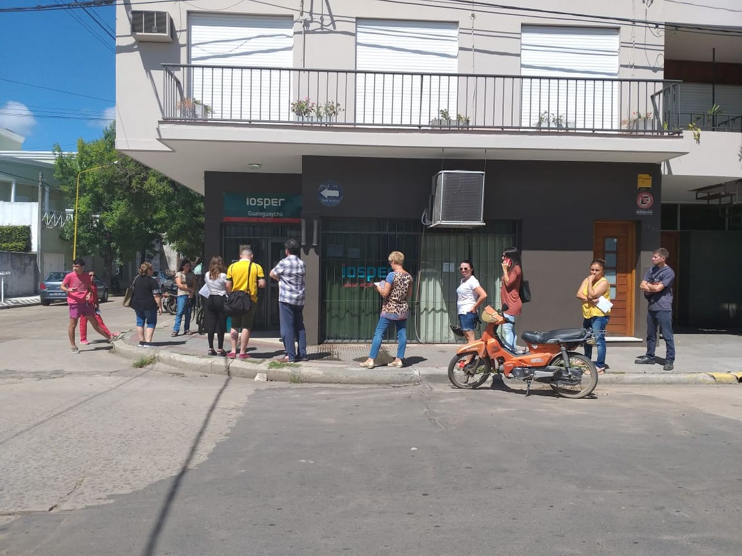 Iosper regula el ingreso y pide que sólo concurran los casos impostergables