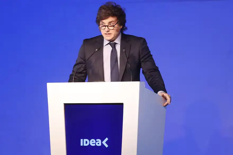 Milei dijo que la parte más fuerte de su ajuste fiscal la hizo durante las vacaciones “para que la gente no se enterara tanto”