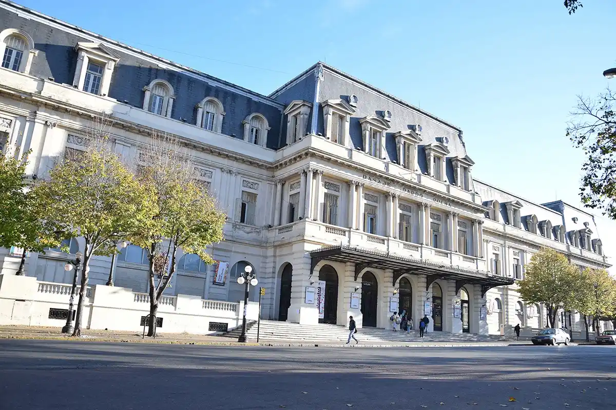 Se dictará en la Sala Polivalente del Centro Cultural Pasaje Dardo Rocha.