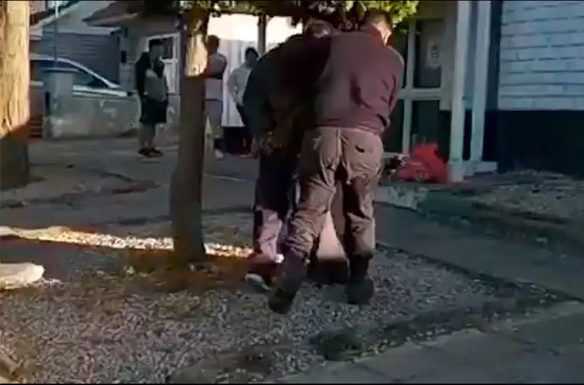 Los vecinos quisieron lincharlo tras intentar robar dos casas