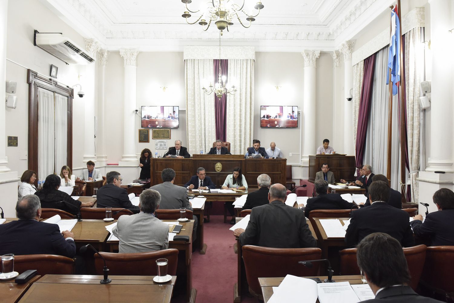 Deberán administrar con responsabilidad las arcas del Estado recortando en el gasto público y el endeudamiento