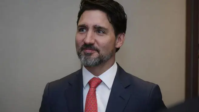 Justin Trudeau se arrodilla en solidaridad con los manifestantes en EE.UU.