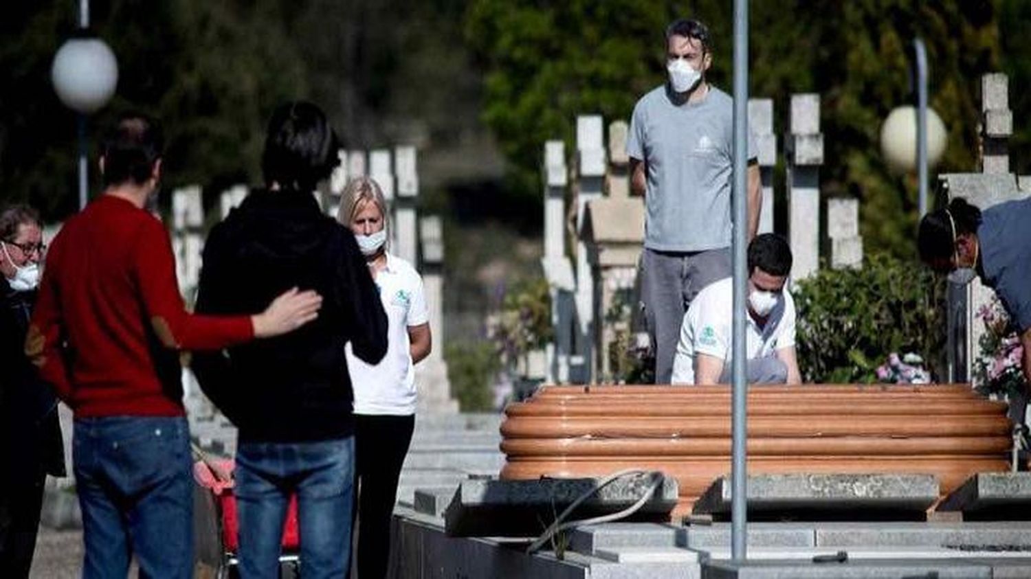 RÉCORD en el mundo: COVID-19 causa 15.000 muertes en un día