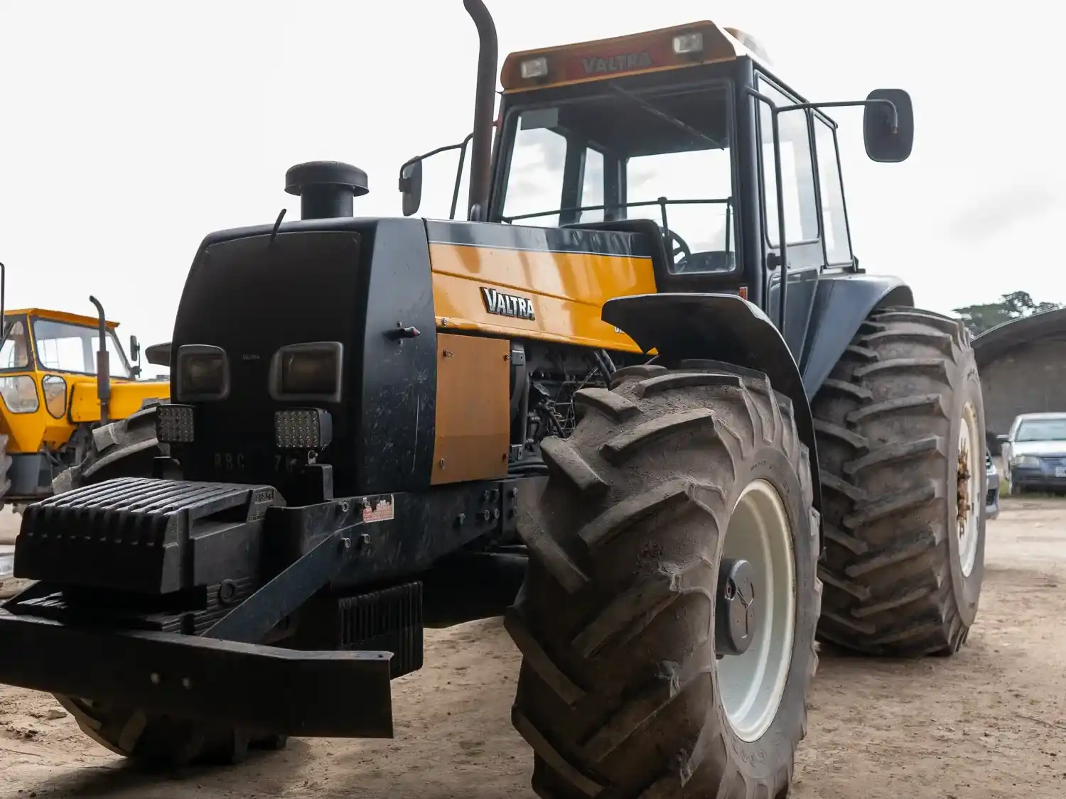Tractor. Nuevos equipos para el municipio de San Cayetano