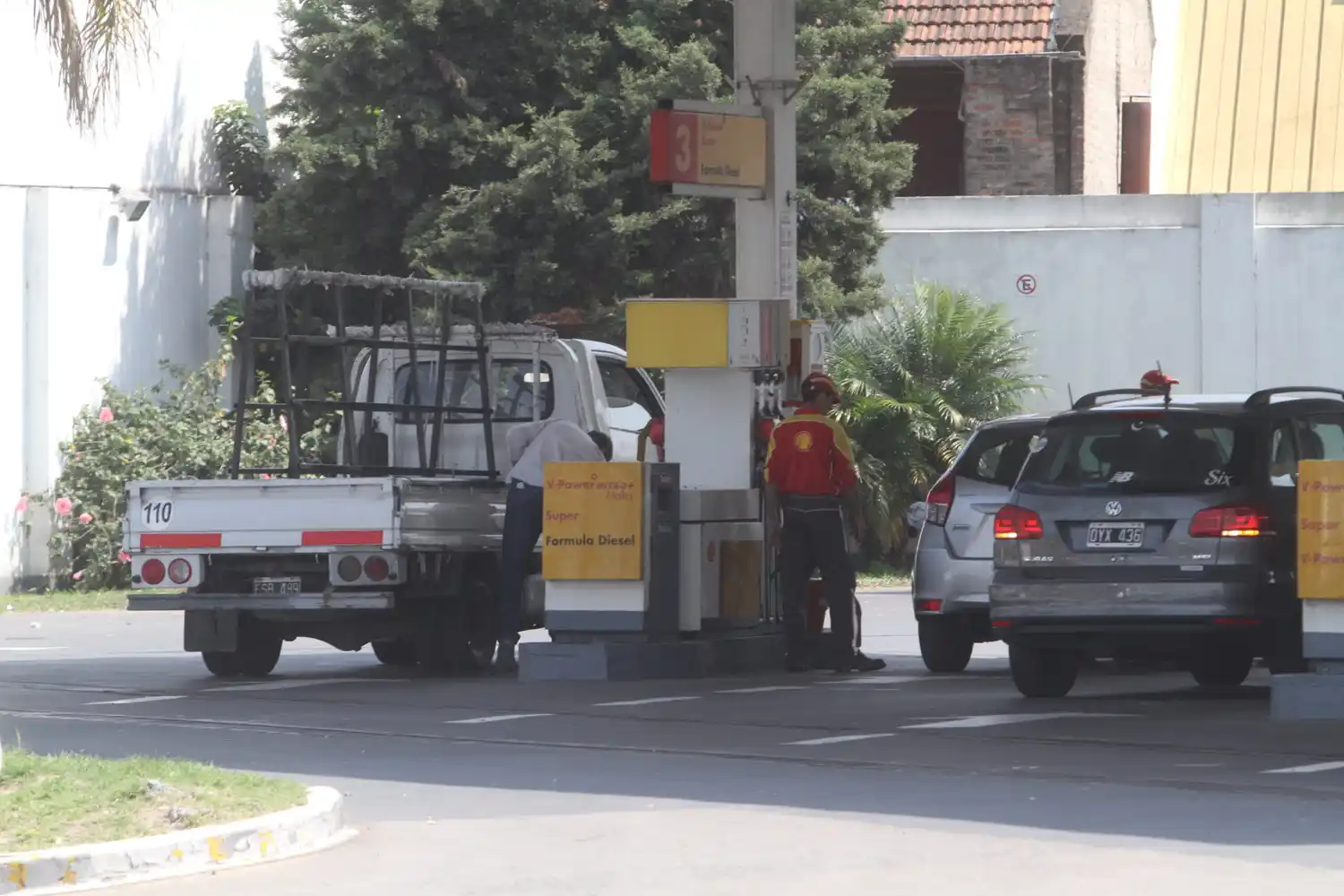 Nuevo golpe al bolsillo: aumentan entre 1% y 4% los precios de los combustibles