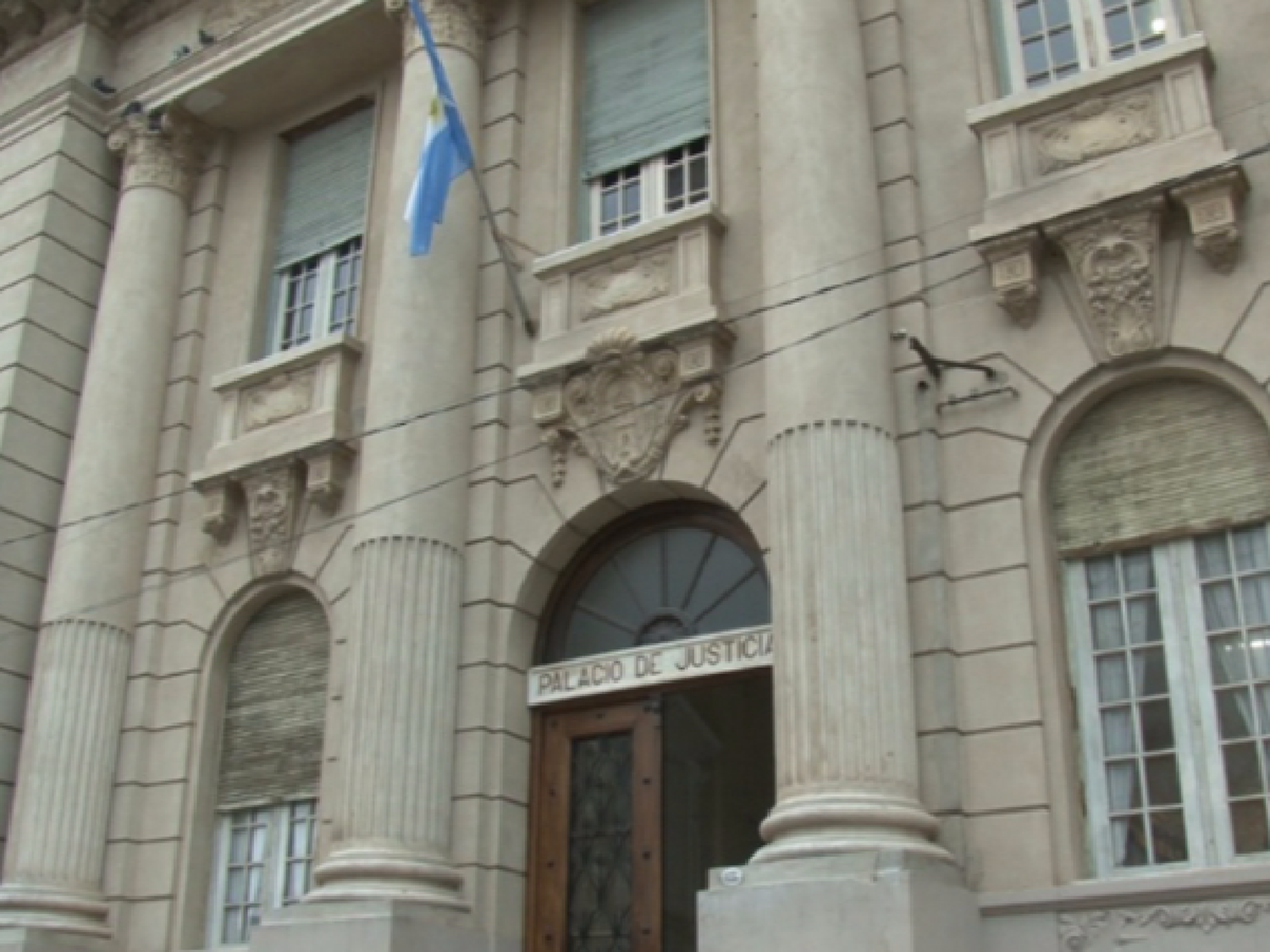 Río Cuarto: golpeó y abusó de su hijastra, pero quedó en libertad