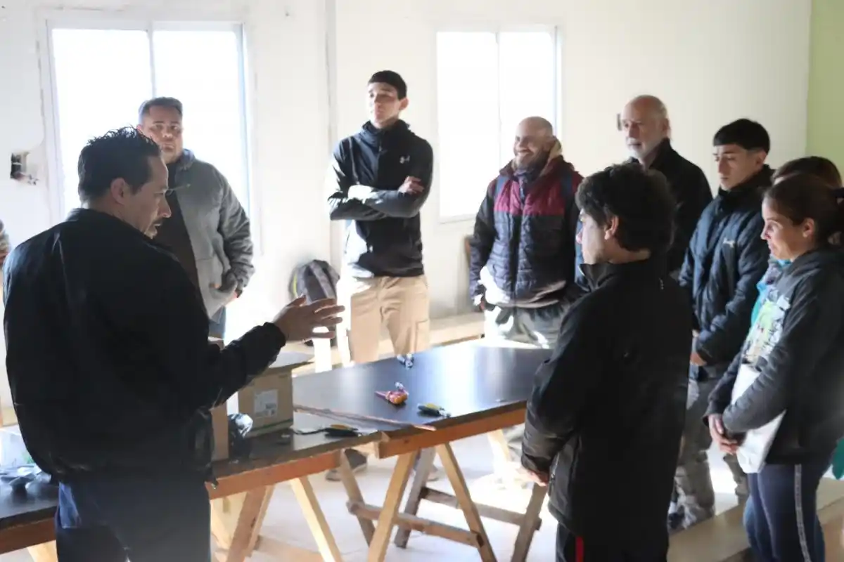 Comenzaron a dictar el curso gratuito de auxiliar electricista en el barrio Los Espinillos