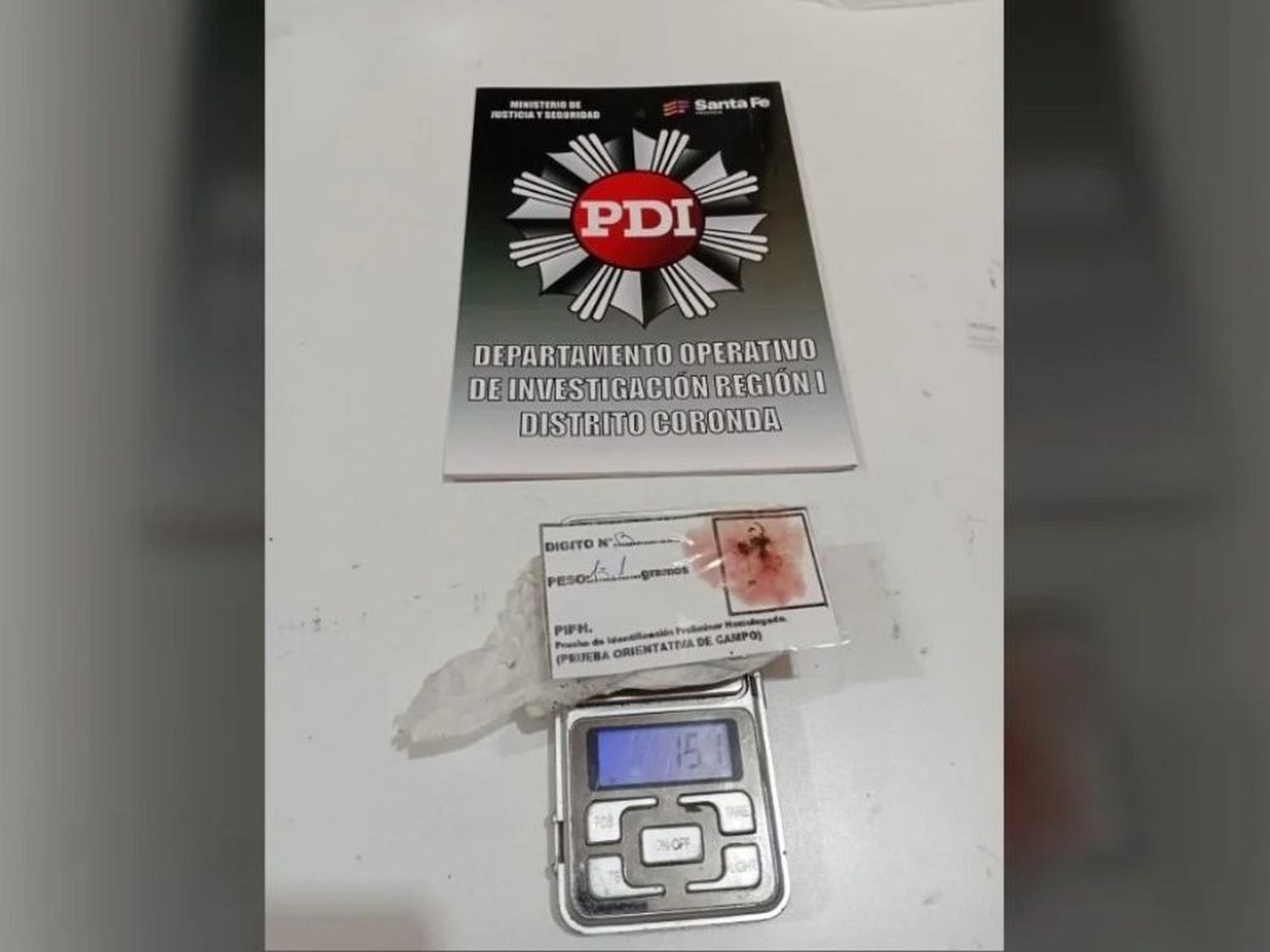 tratar de ingresar la droga en su calzado pero fue detenida