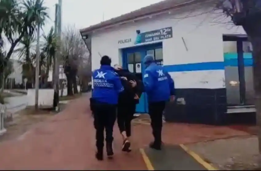 Robo piraña: vecinos atrapan a tres personas jóvenes, una de ellas menor de edad