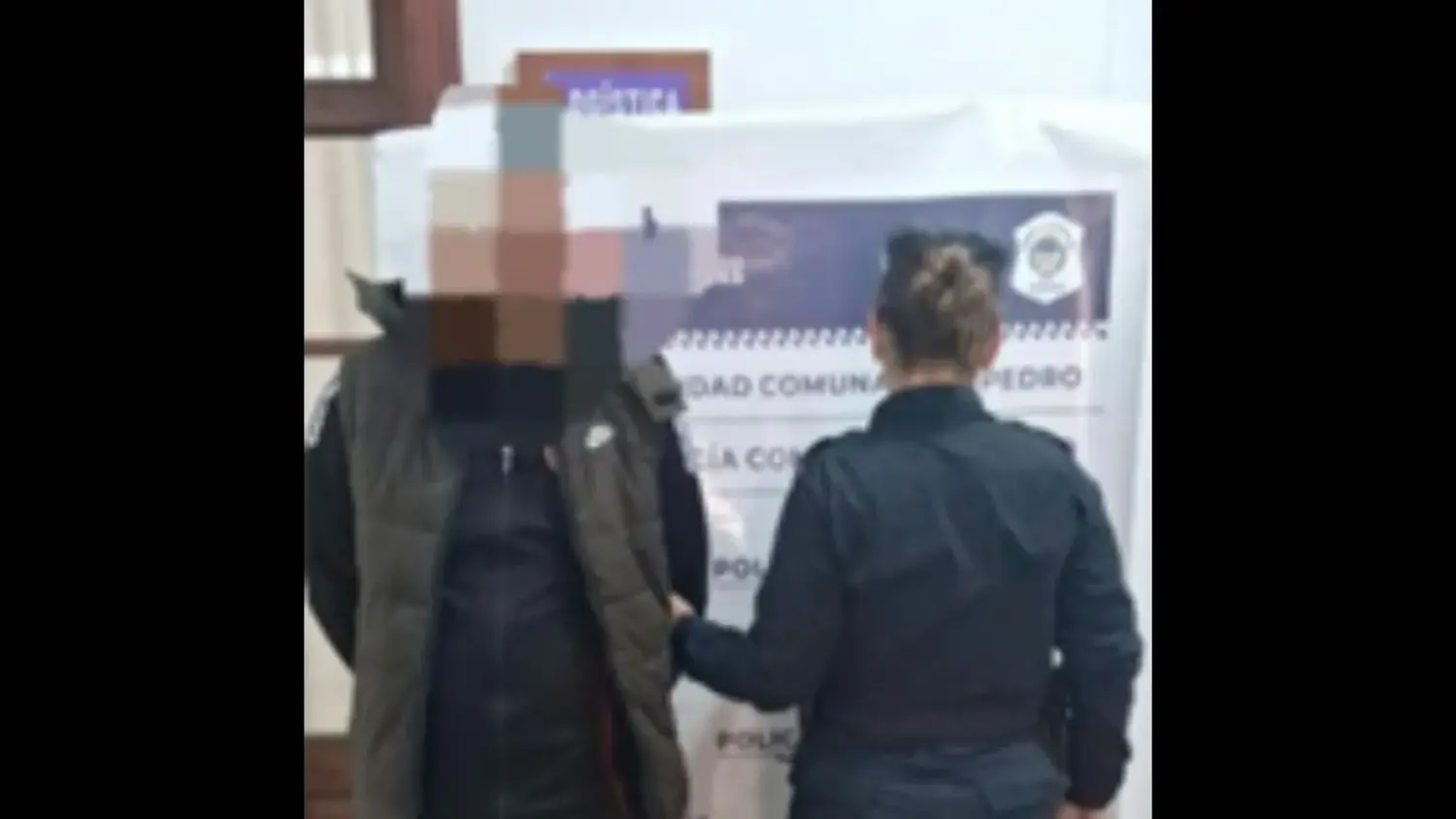 El procedimiento se llevó a cabo en calle Alvear, donde un joven fue detenido con marihuana.