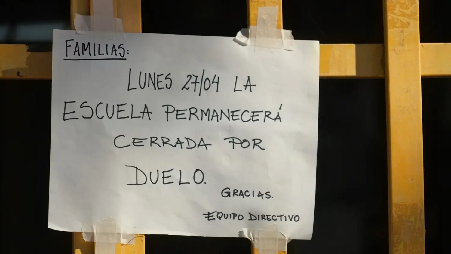 Una nena de primer grado cayó en el patio de la escuela, se golpeó y murió