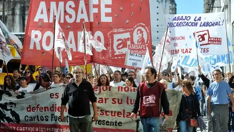 Masiva marcha de docentes en Rosario: “El conflicto sigue abierto”