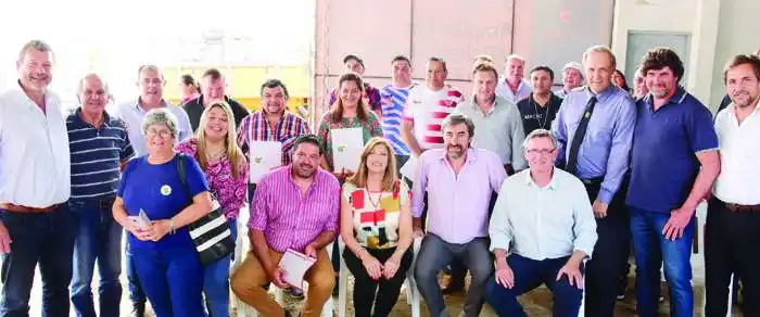 El gobierno entregó aportes a juntas, comunas  e instituciones del departamento Concordia