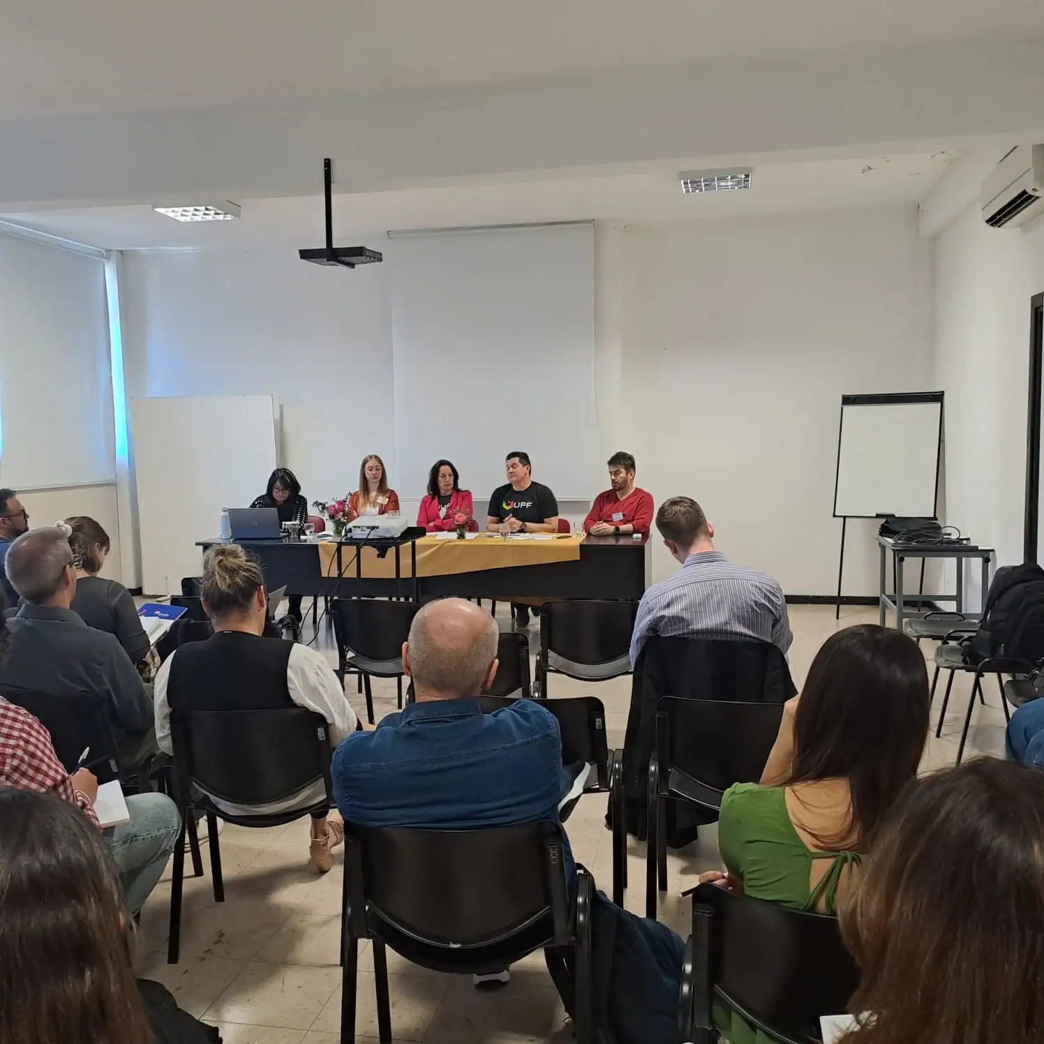 Más de 80 investigadores y docentes se reunieron en el Centro Cultural Universitario para el 2do Coloquio Binacional "Educación, Estado y Democracia".